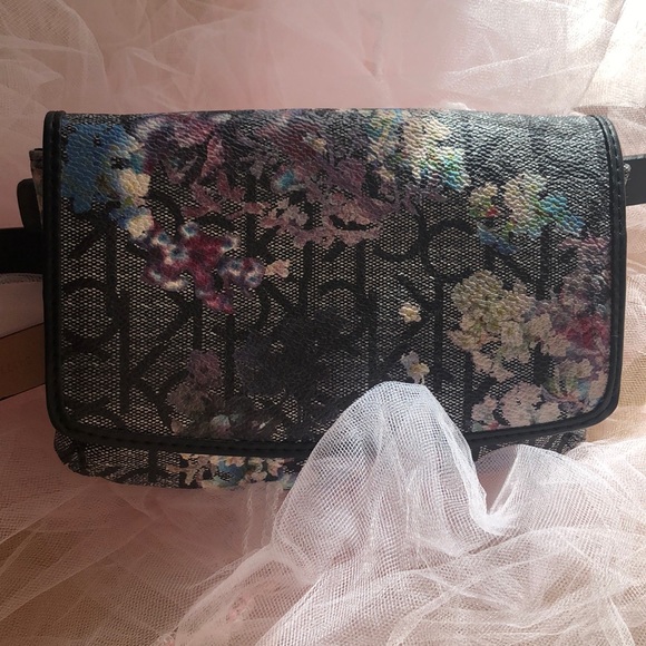 Brand New 🎉Calvin Klein Belt Bag “M” - Picture 7 of 8